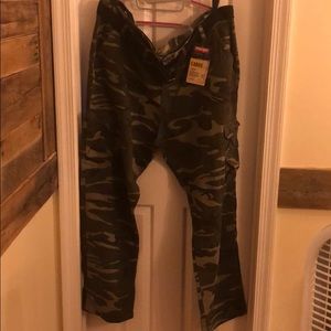 Men’s Wrangler Cargo Pants